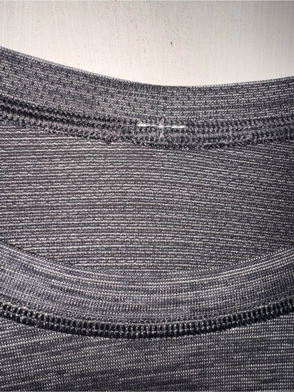lululemon athletica Men's Long Sleeve Crew - Heathered Dark Gray - Picture 4 of 9